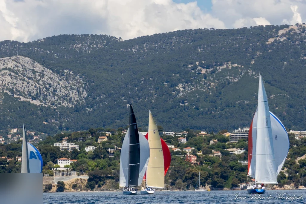 Voiliers de la Toulon Provence Regatta en rade de Toulon