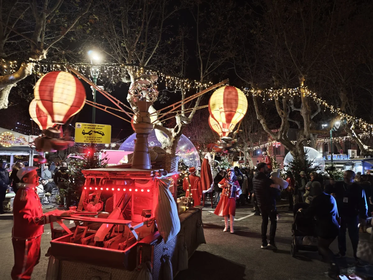 Char illuminé de la parade de Noël de Saint-Tropez, 7 décembre 2024